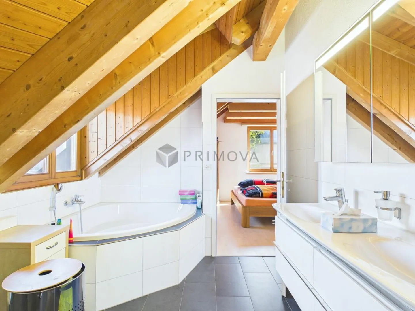 Appartement en duplex de 4,5 pièces attrayant avec galerie et beaucoup d'espace de vie - Photo 6 sur 8