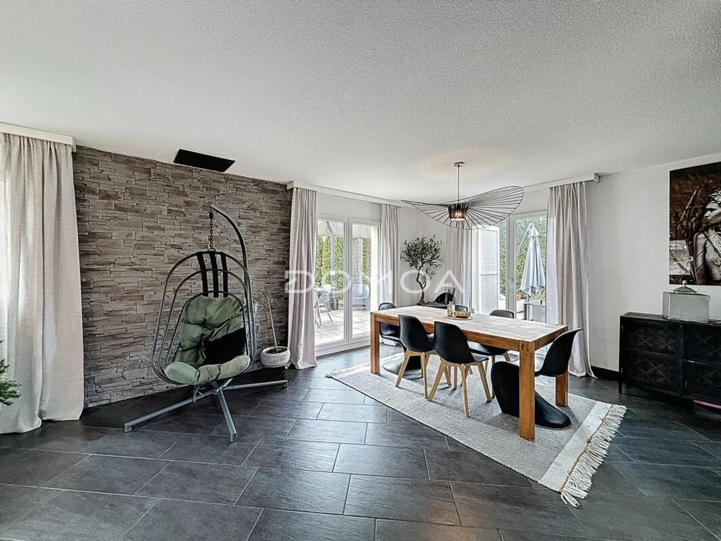 Geräumige Familienvilla mit grossem Garten und 4 Schlafzimmern - Foto 3 von 11