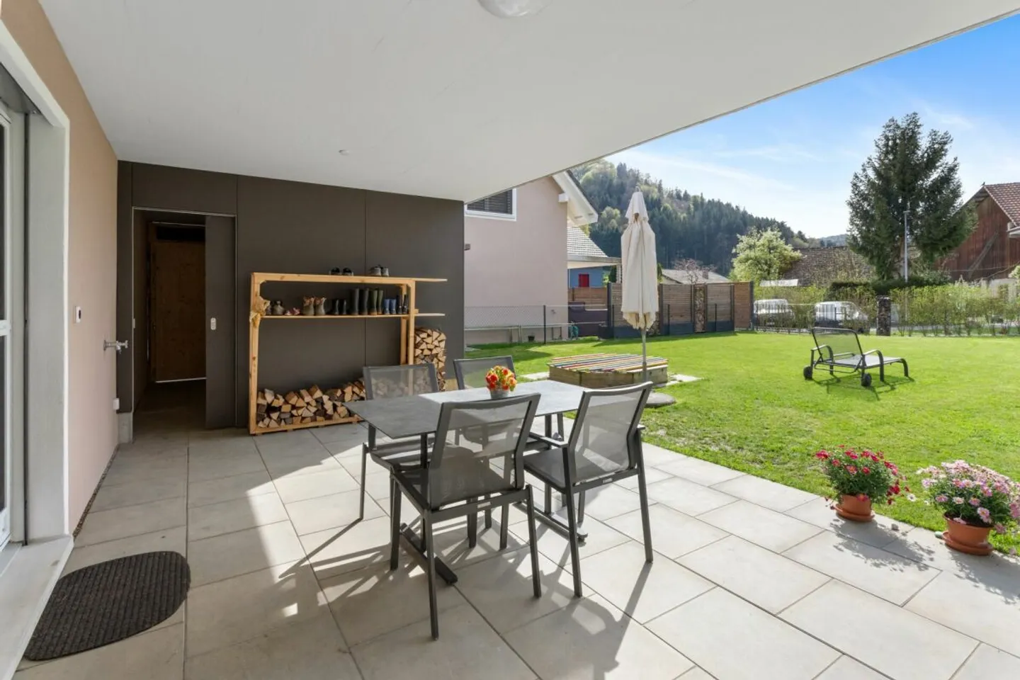 Vie proche de la nature dans une maison individuelle presque neuve - Photo 2 sur 13