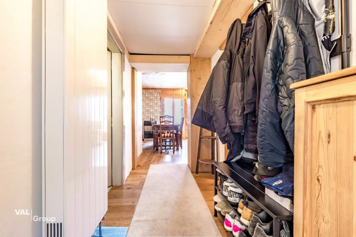 Sunny Apartment with Balcony and View of the Alps - Photo 3 of 12