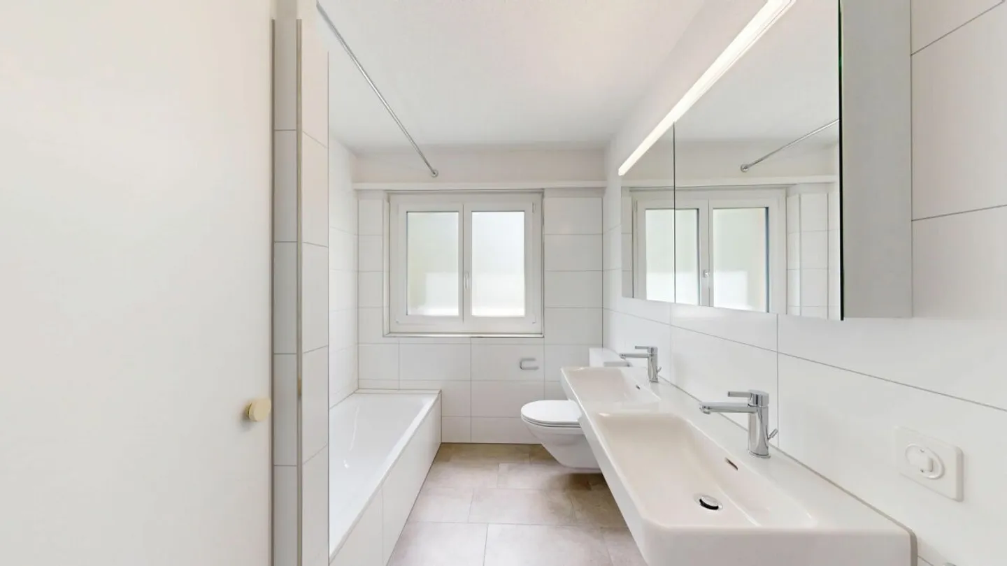 Attractive 3.5-room apartment with sunny balcony - First occupancy after loving complete renovation - Photo 8 of 13