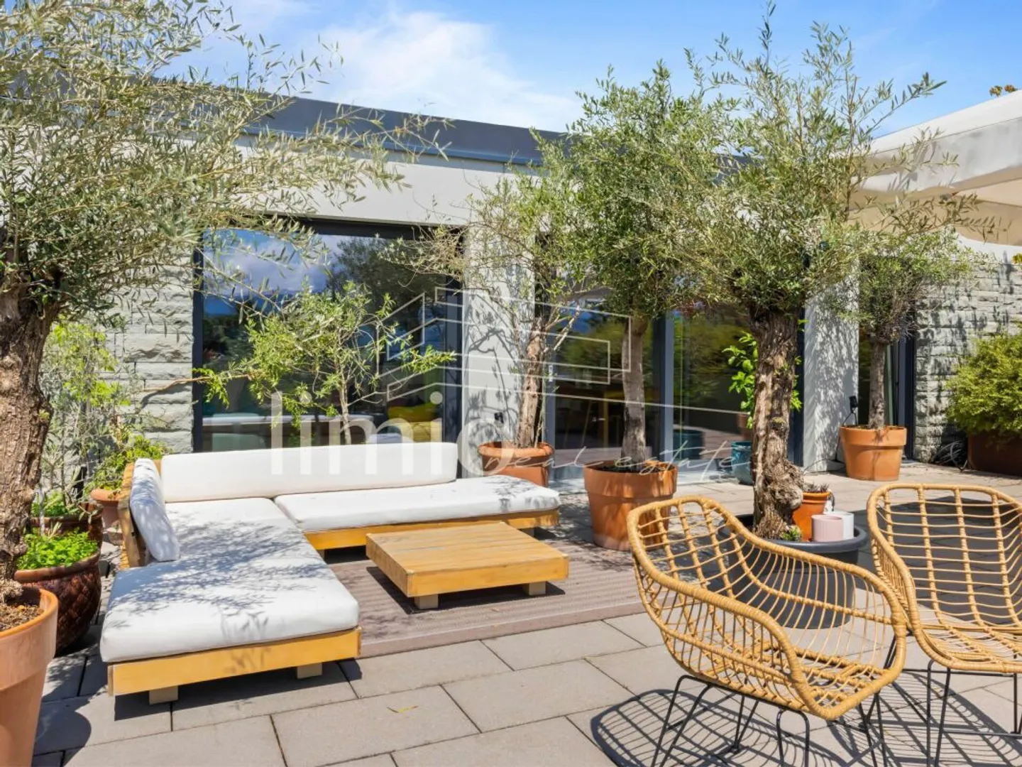 Unique Attic Maisonette on the Gold Coast with Panoramic Lake View - Photo 5 of 13