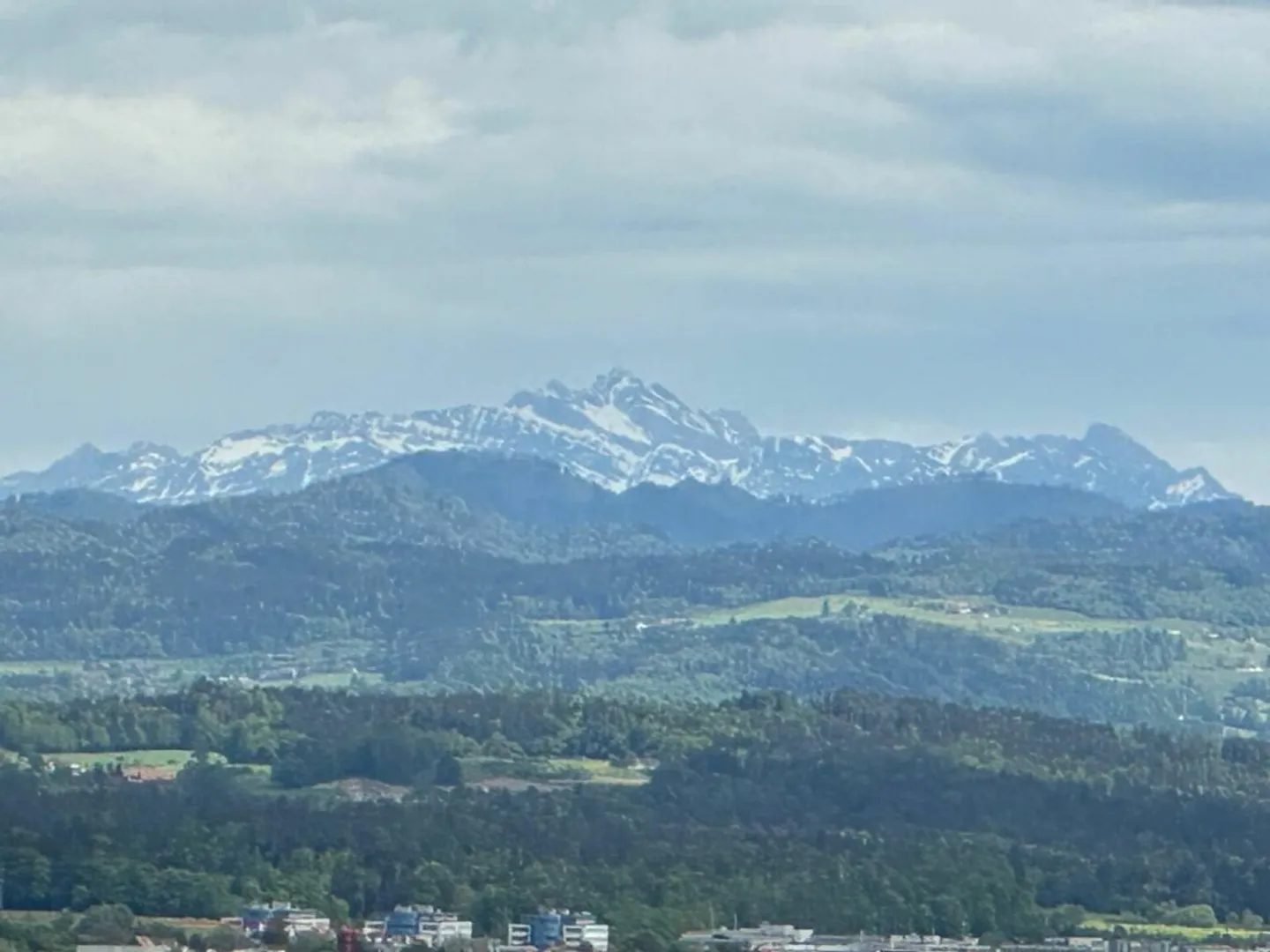 Exklusive 5.5-Zimmer-Wohnung im Obergeschoss des Towers Three Point - Foto 6 von 6