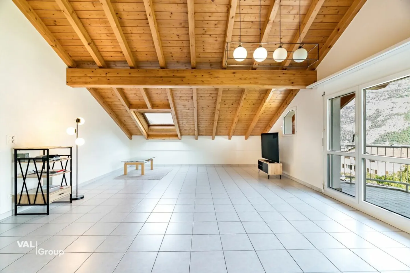 4.5 Zimmer-Dachwohnung mit Ausblick - Foto 3 von 12