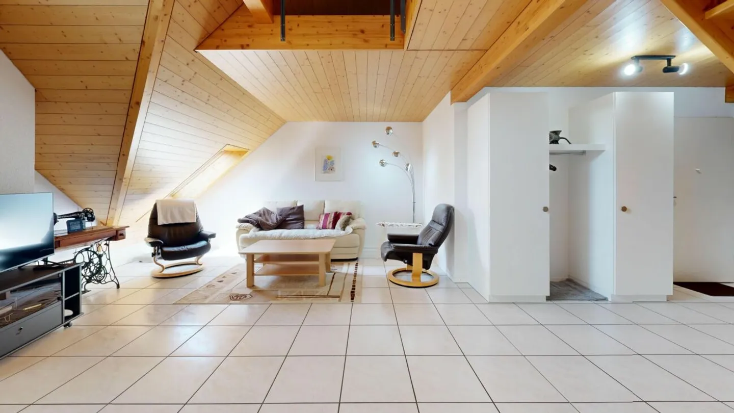 3,5 pièces, beaucoup de lumière et une galerie à tomber amoureux - Photo 4 sur 13