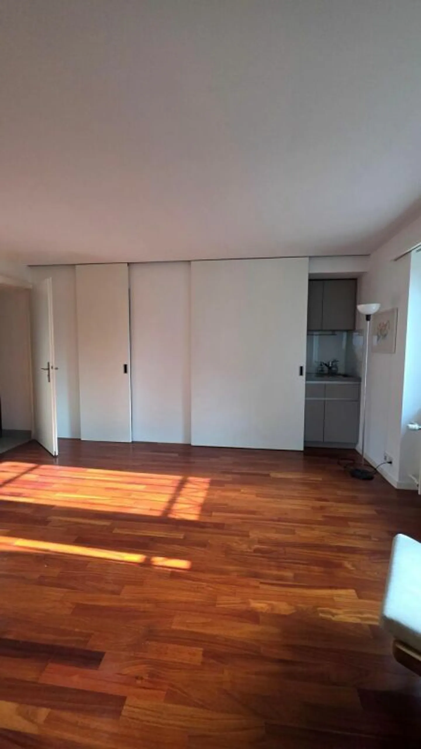 Moderno gioiello di studio con accesso al giardino a Hottingen - Foto 3 di 10