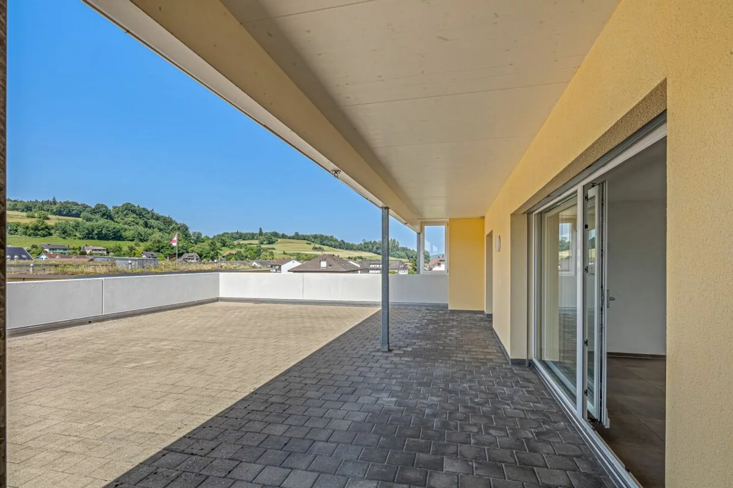 Attique lumineuse avec terrasse - Photo 9 sur 12