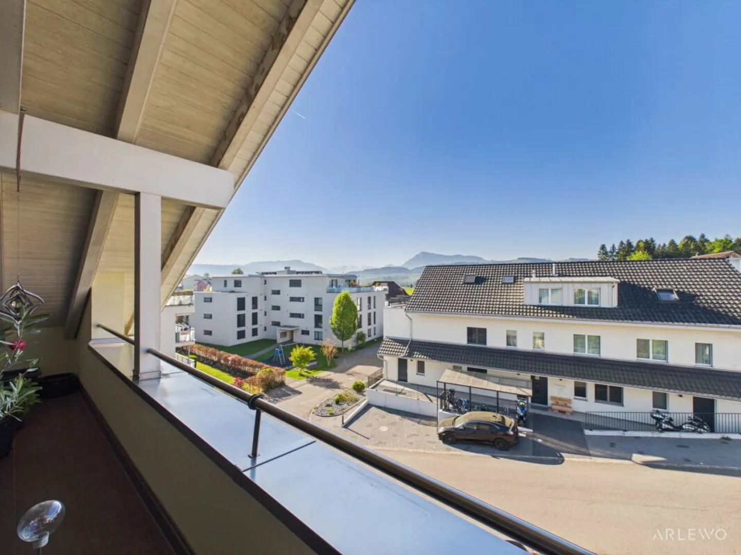 Loge with a View - Photo 4 of 12