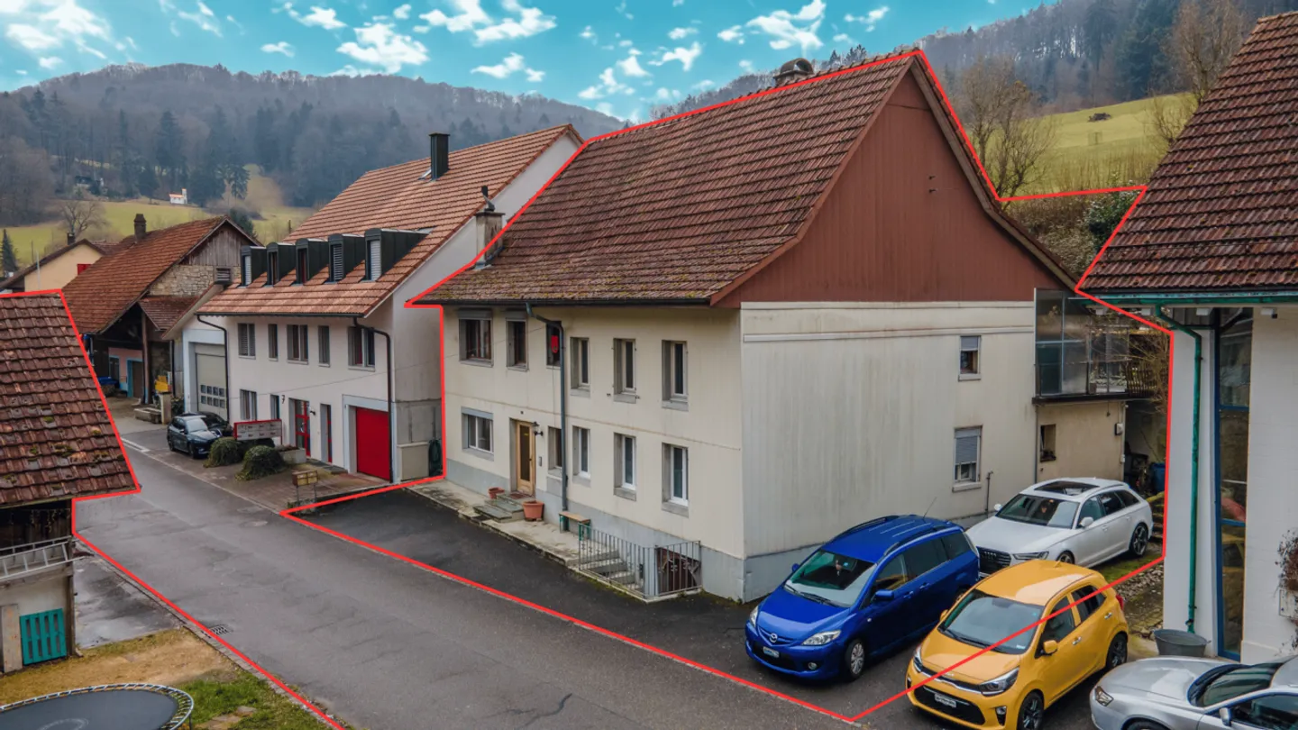 Maison bifamiliale avec beaucoup d'espace et de potentiel et une grange supplémentaire - Photo 11 sur 12
