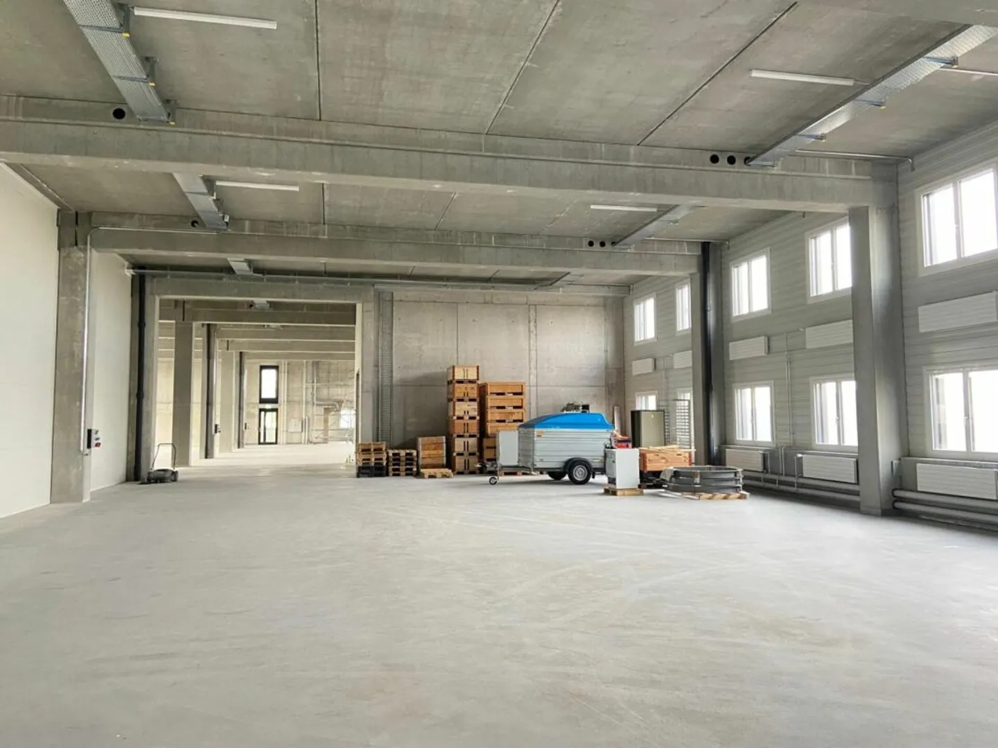 Prima occupazione: Spazio moderno per hall con ascensore per furgoni - Foto 3 di 10