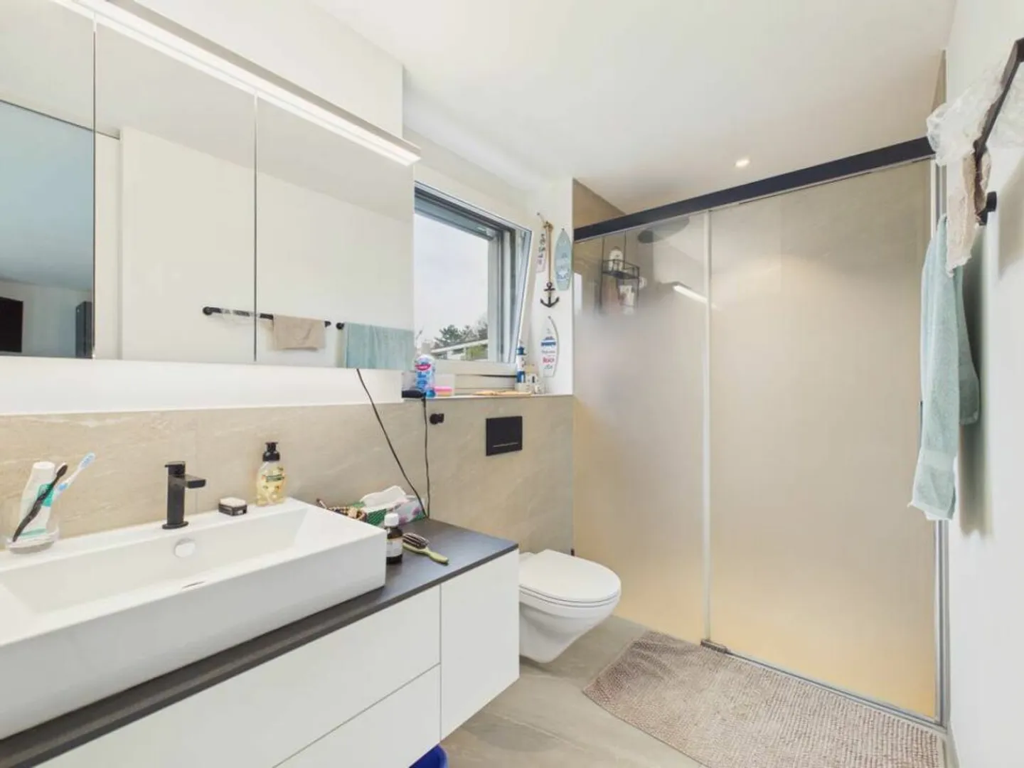 Stylé, lumineux et spacieux pour votre confort - Photo 12 sur 12