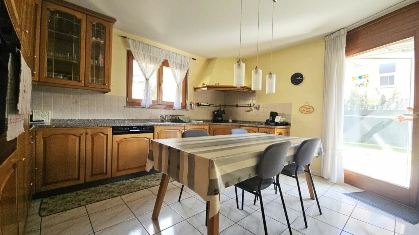 BEAUTIFUL AND LARGE INDEPENDENT HOUSE - Photo 10 of 13