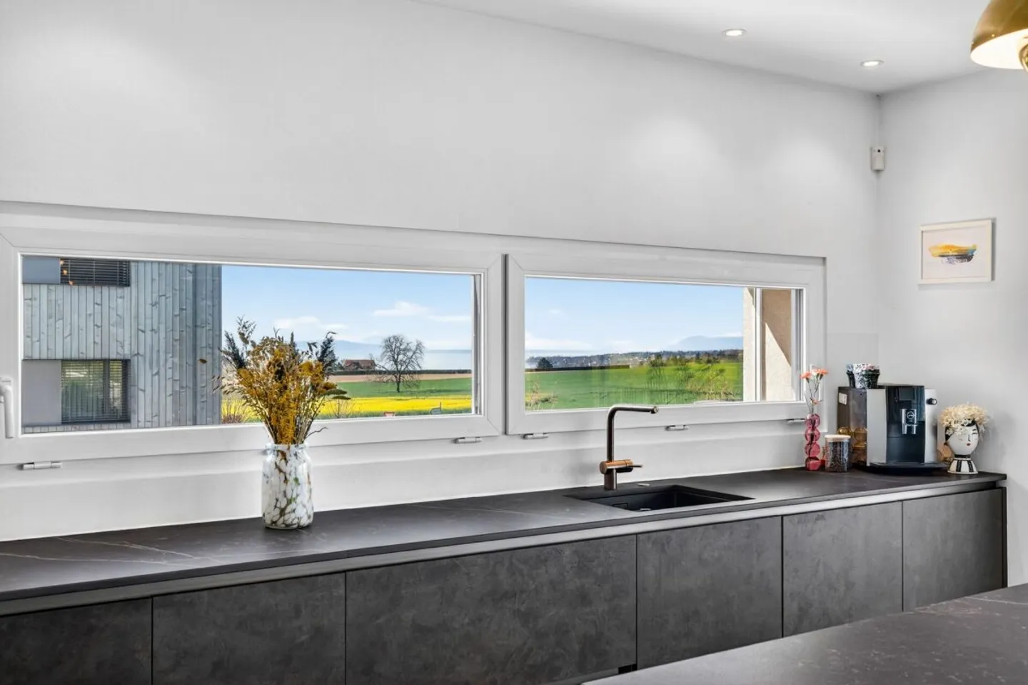 Modernes 4,5-Zimmer-Apartment mit Balkon und Seeblick - Foto 4 von 13