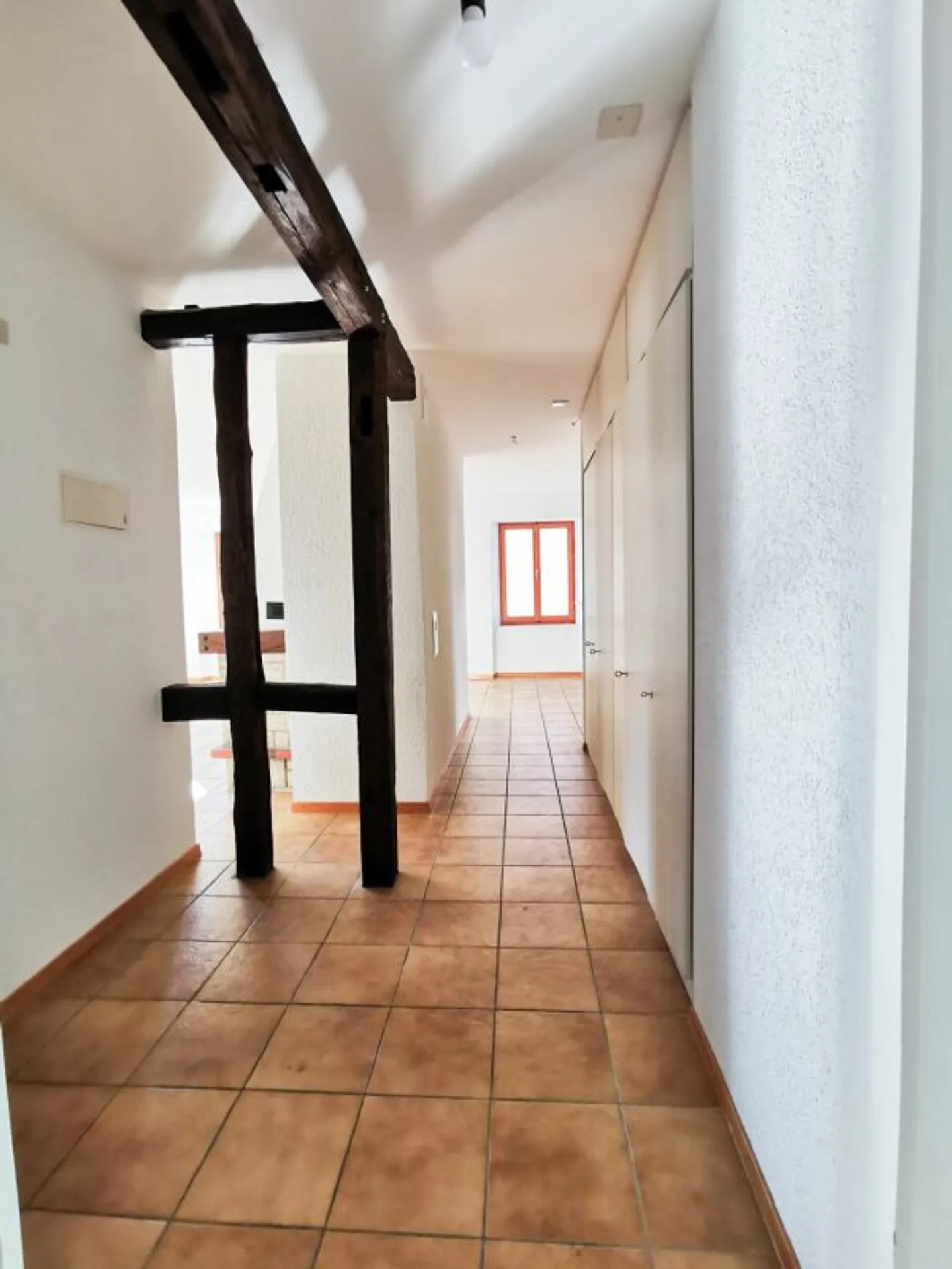 Ampio appartamento di 4,5 locali con camino - Foto 11 di 13