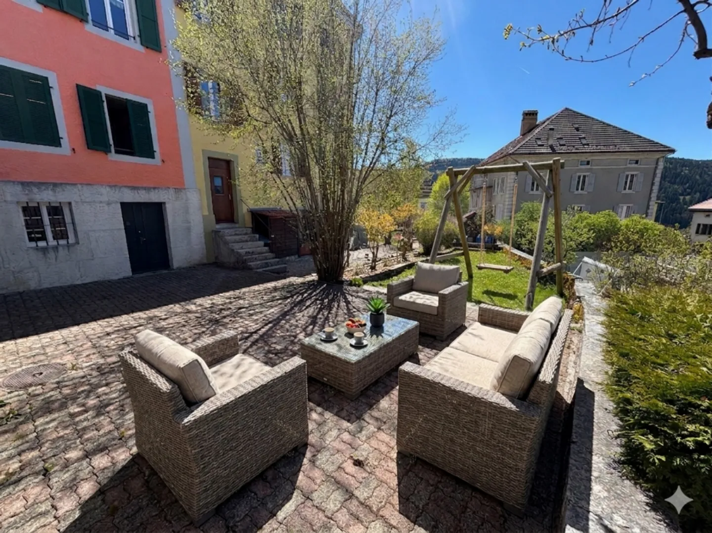 Beautiful family building with terrace and garden - Photo 5 of 13