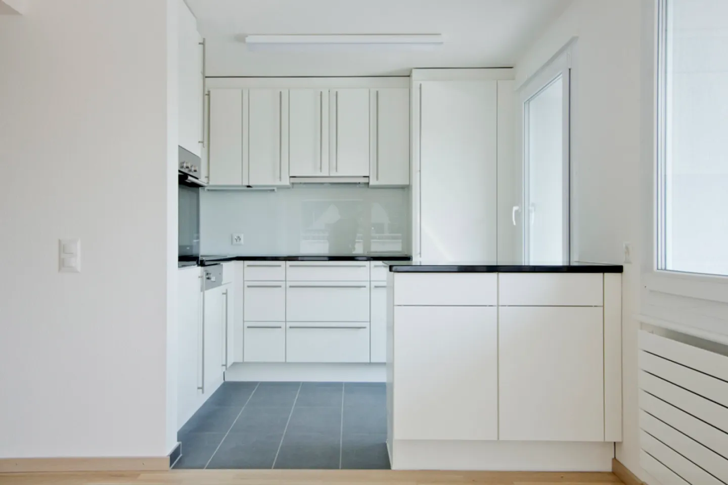 Sunny penthouse apartment with large roof terrace - Photo 6 of 11