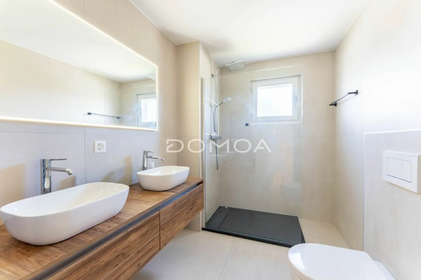 Renovated 4.5-room penthouse with large terrace - Brightness, charm, and comfort! - Photo 9 of 12