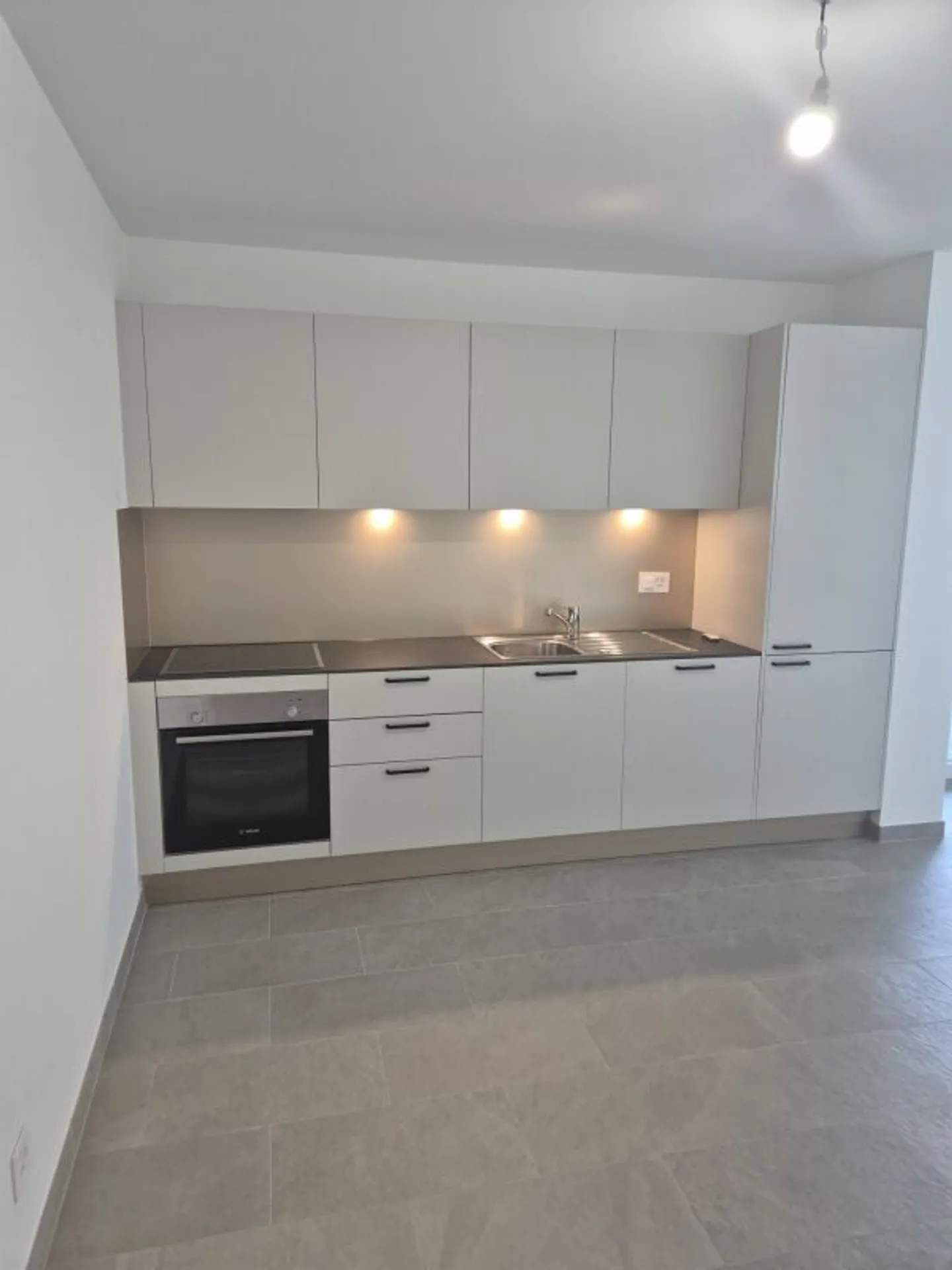Ground floor apartment with terrace, Uvrier - Photo 3 of 8