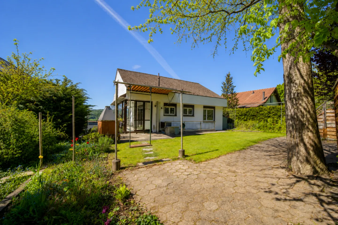 Freshly renovated 6.5-room single-family house with south slope location and panoramic view in Füllinsdorf - Photo 4 of 13