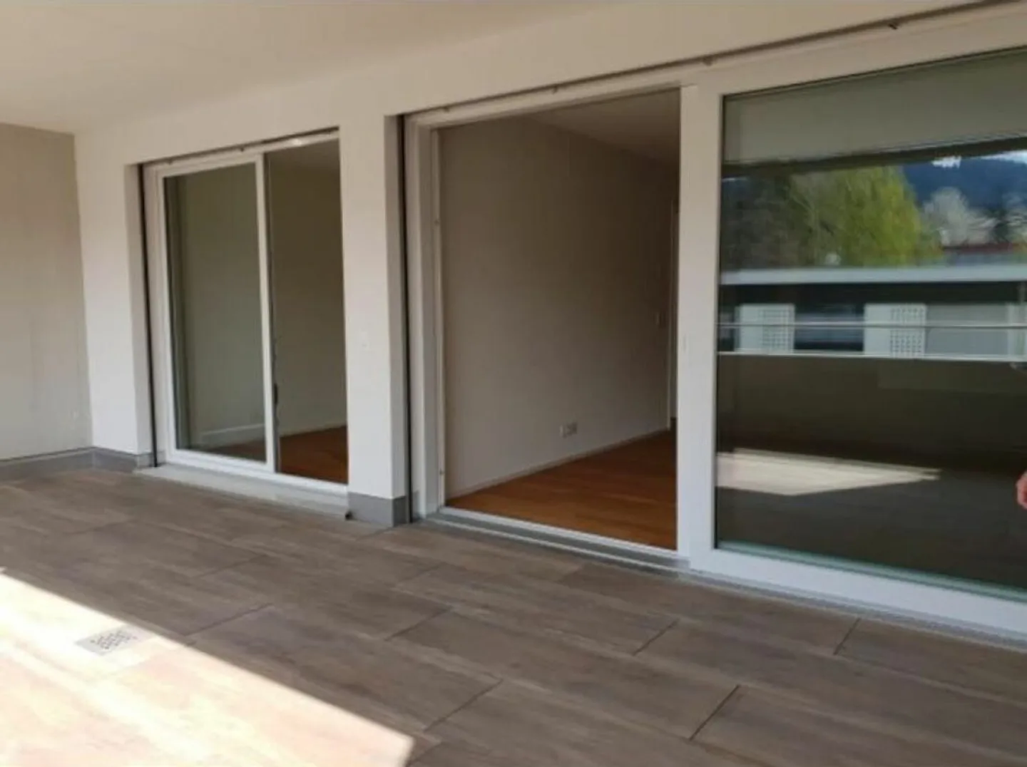 Modernes Apartment mit grossem Balkon - Foto 8 von 8