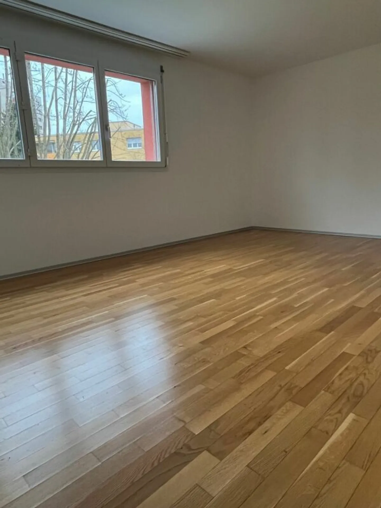 Modern 3.5 room apartment with patio in a good location - Photo 4 of 13