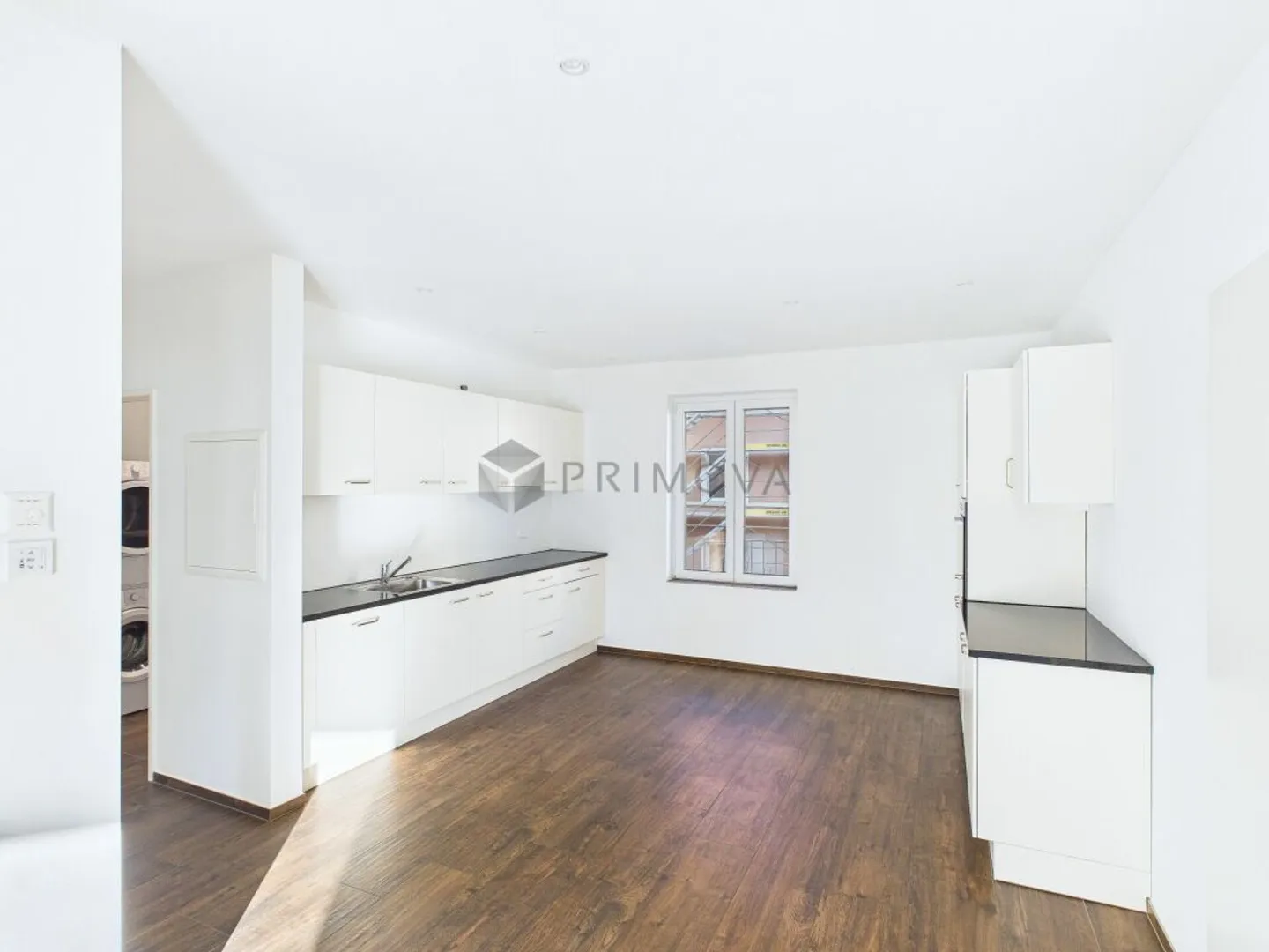 Modern residential jewel in the heart of Basel, completely renovated 3.5 room apartment directly on the Rhine - Photo 1 of 10