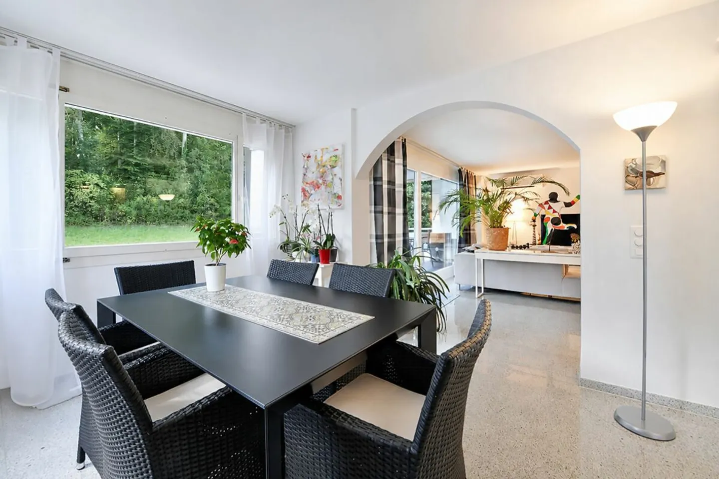 Appartamento in condominio di 5,5 locali in una zona residenziale tranquilla con vista sul verde - Foto 2 di 13