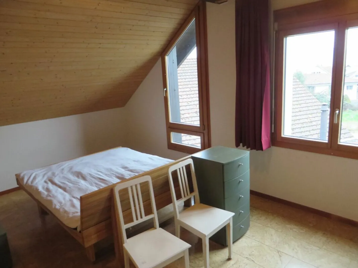 Family Semi-Detached House with Large Garden - Photo 11 of 13