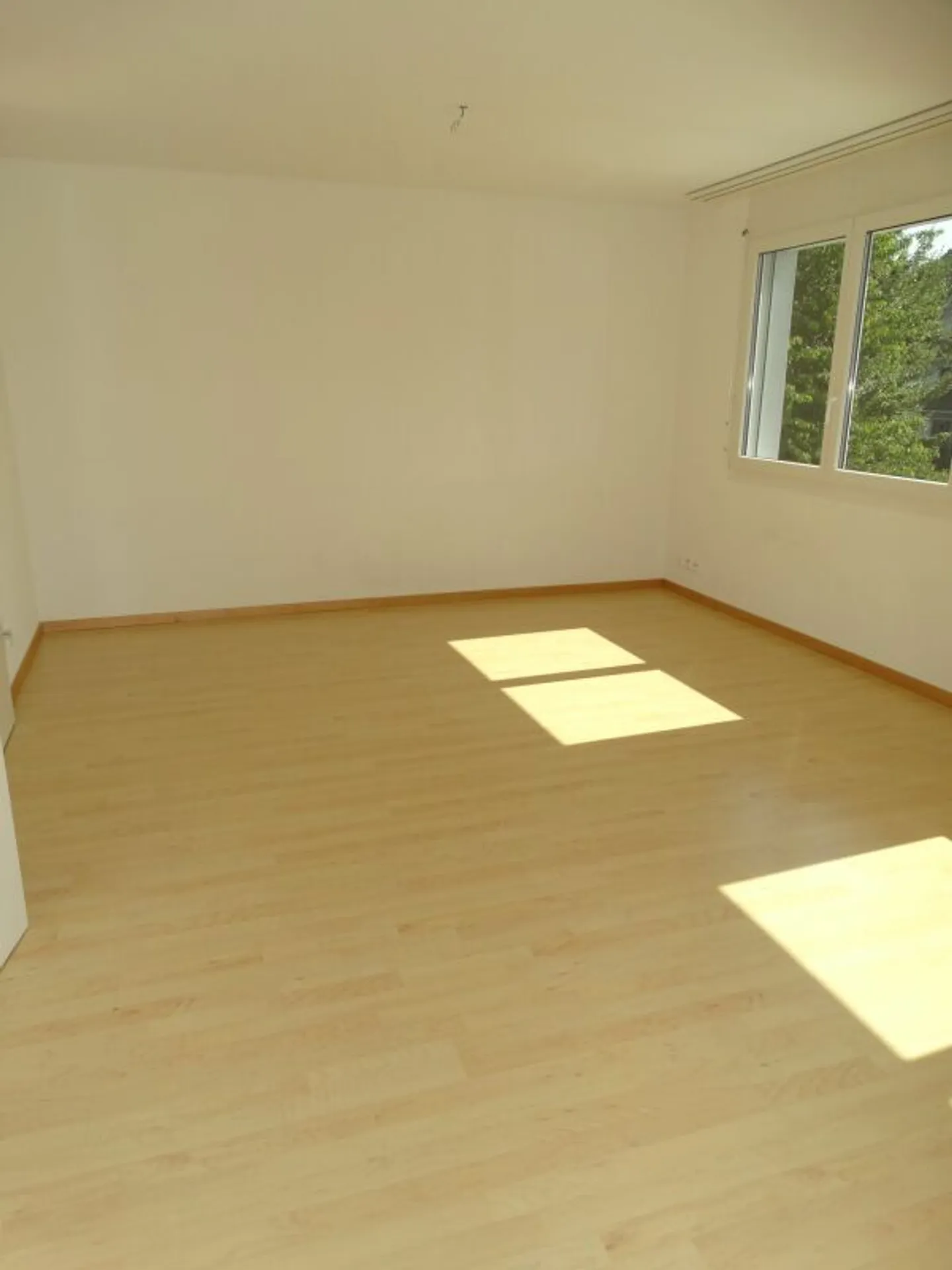 Vivere in uno standard di proprietà con questo spazioso appartamento di 4,5 stanze - Foto 5 di 11