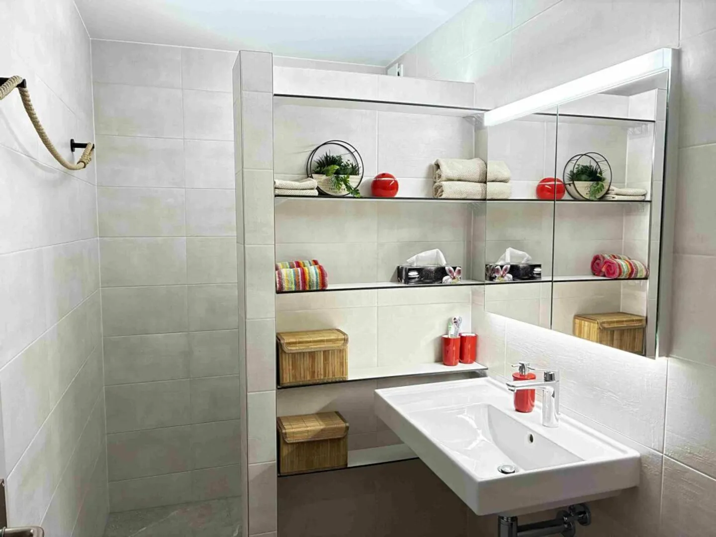 Appartamento vacanze ristrutturato di 2 1/2 locali con posto auto sotterraneo - Foto 9 di 13