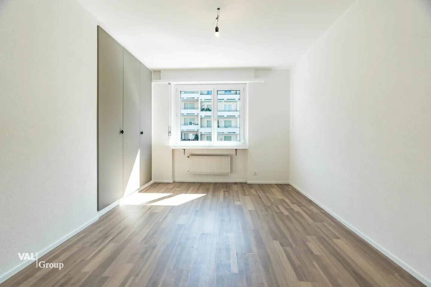 Light-flooded apartment with valley view in a family-friendly neighborhood - Photo 11 of 13