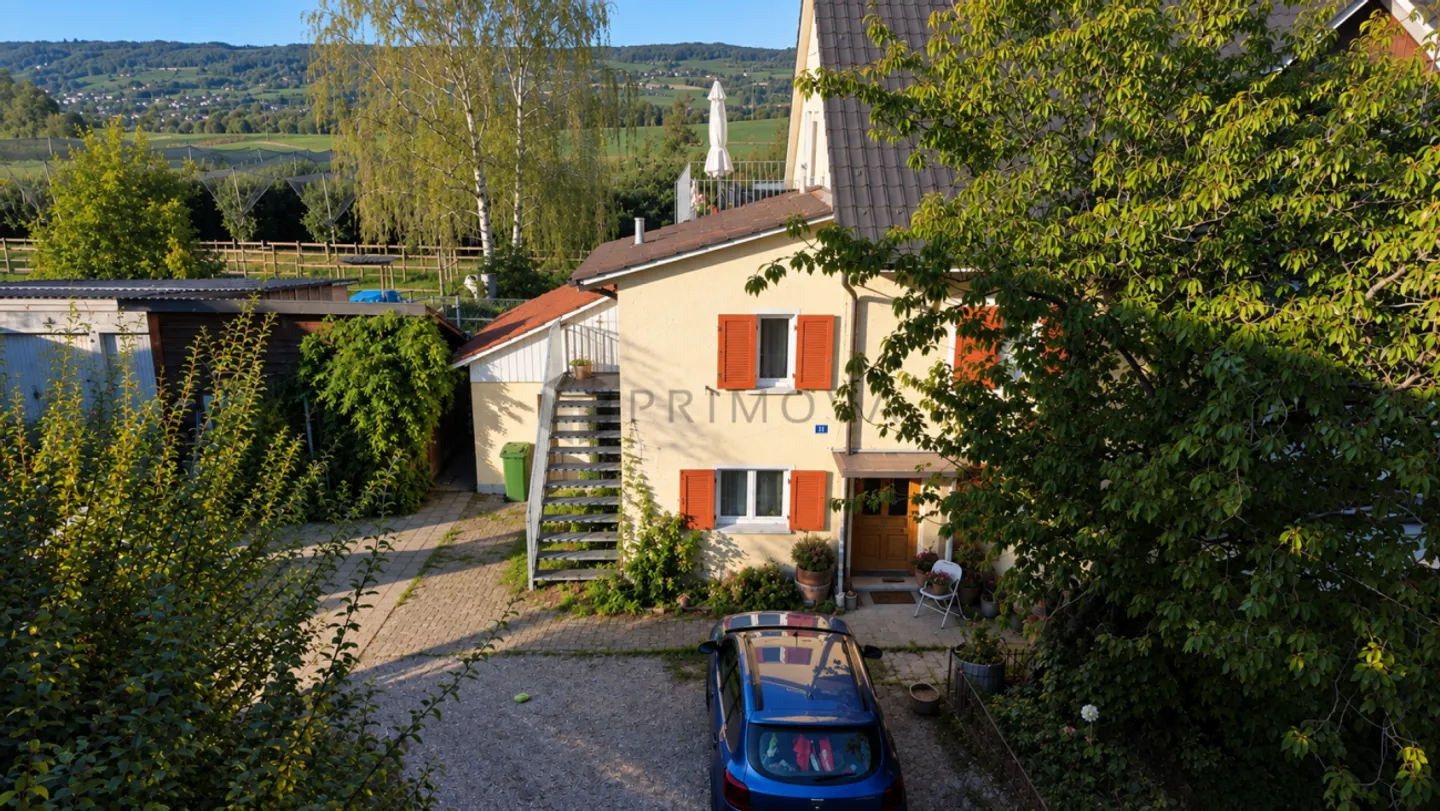 Vivre avec potentiel - Maison bifamiliale avec réserve foncière - Photo 1 sur 13