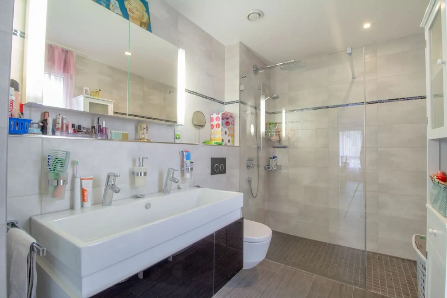 Appartement familial de 4,5 pièces avec balcon et environ 121m2 de surface habitable à Pfungen - Photo 8 sur 12