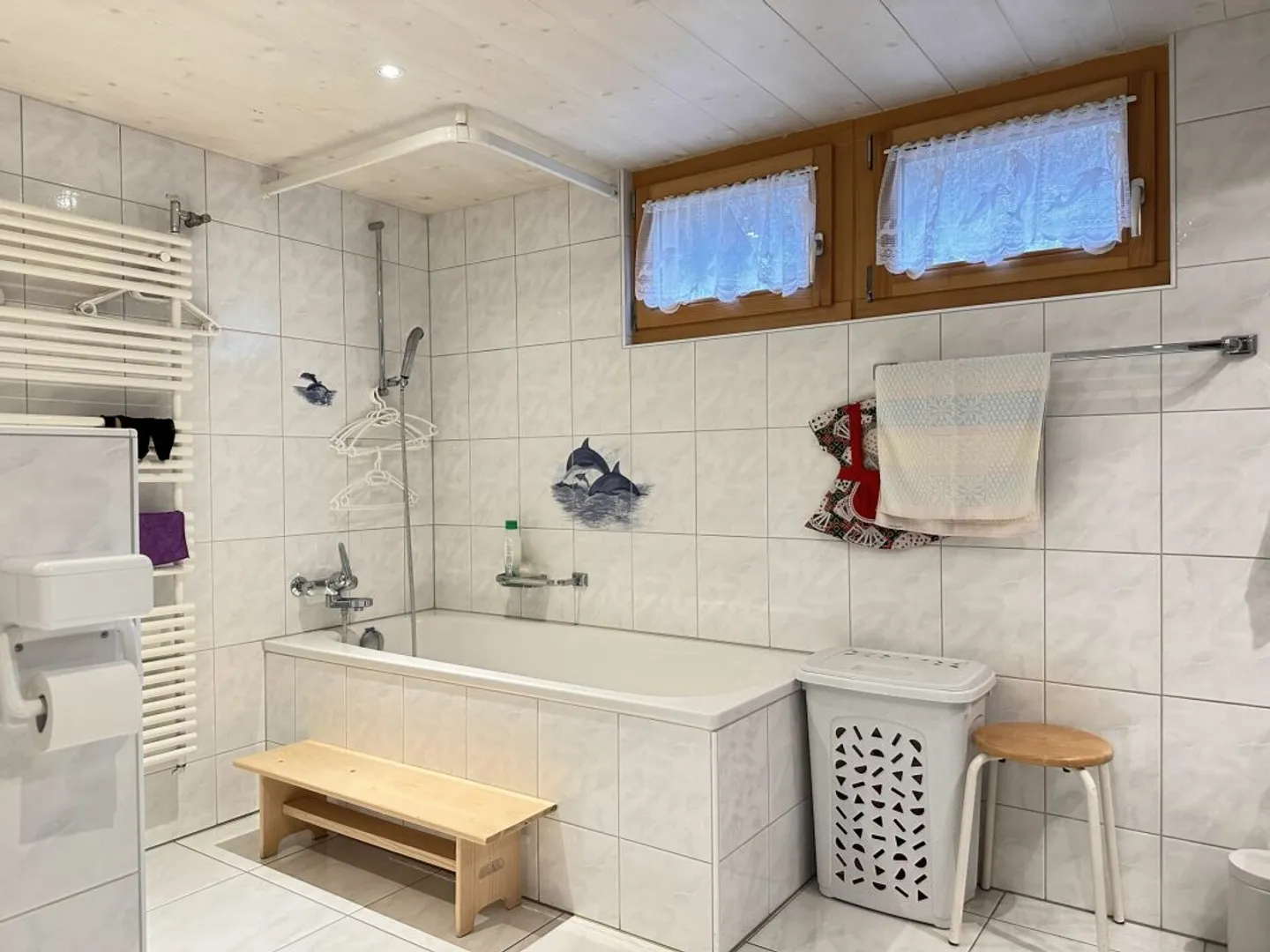 Wohnhaus mit Sitzplatz, Garten, Garage und Werkstatt - Foto 8 di 13