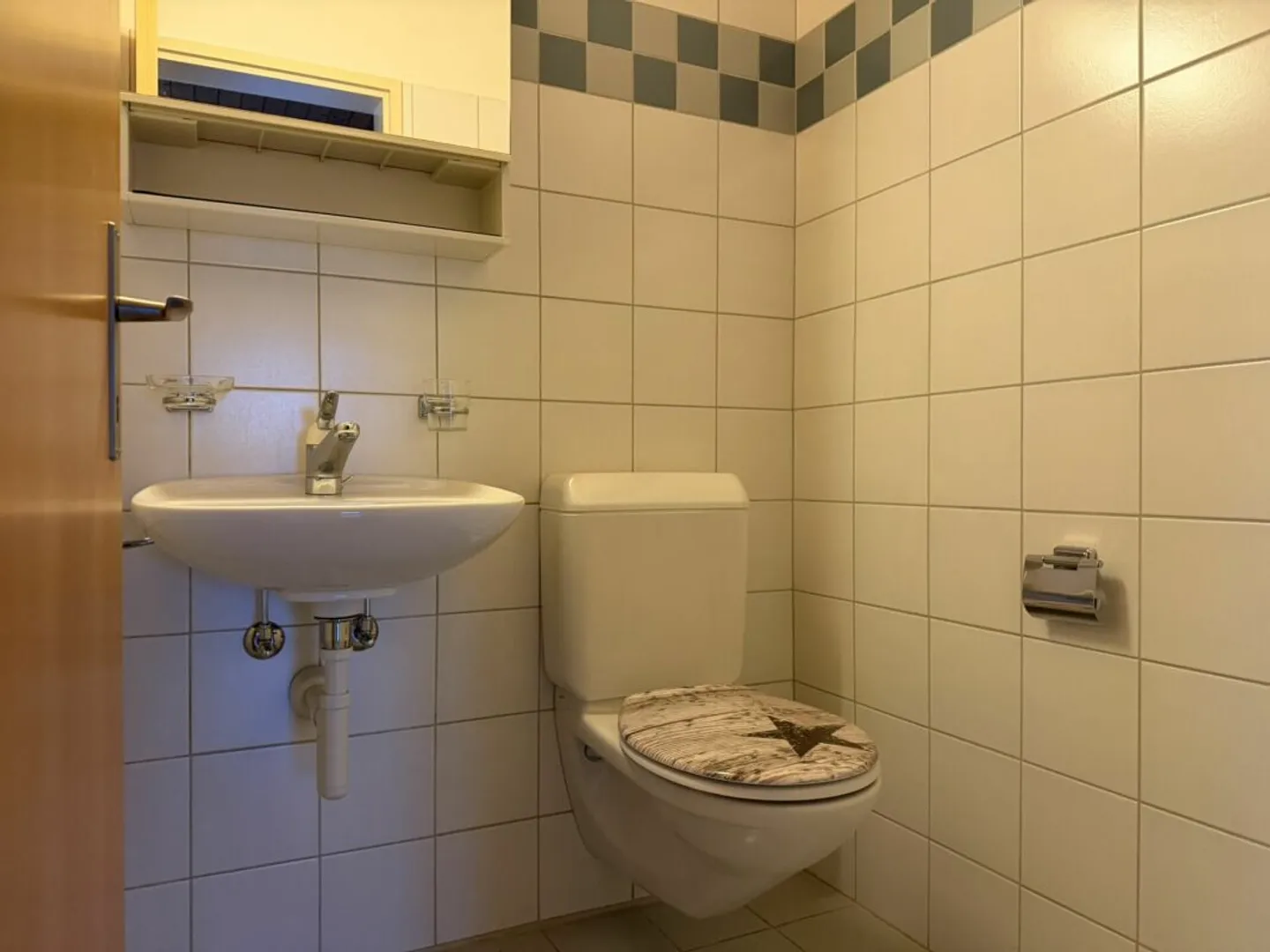 Charming 3.5-room attic apartment with fireplace in Menziken AG - Photo 13 of 13