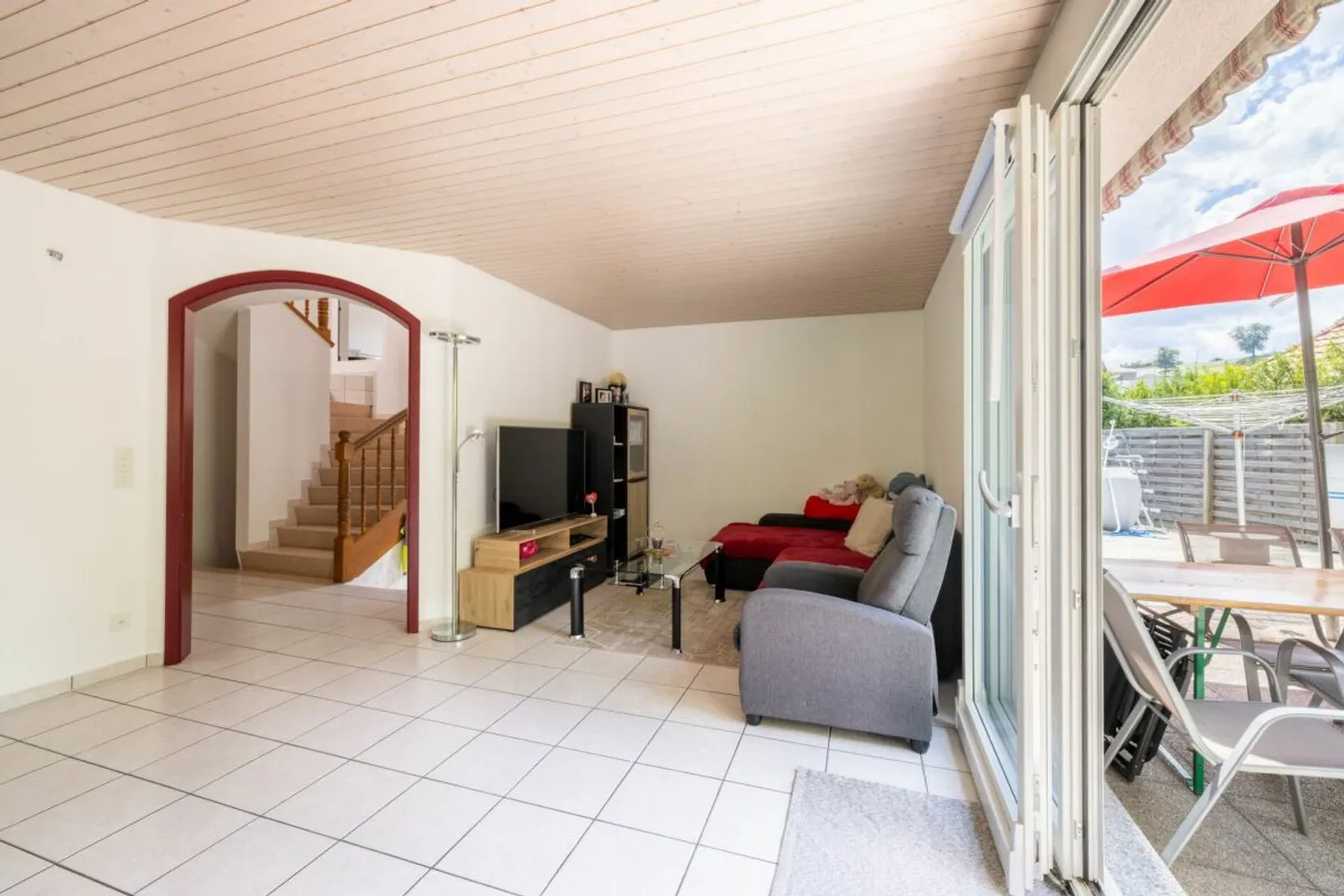 Casa unifamiliare di 6,5 stanze con ampio spazio a Plasselb - Foto 3 di 13