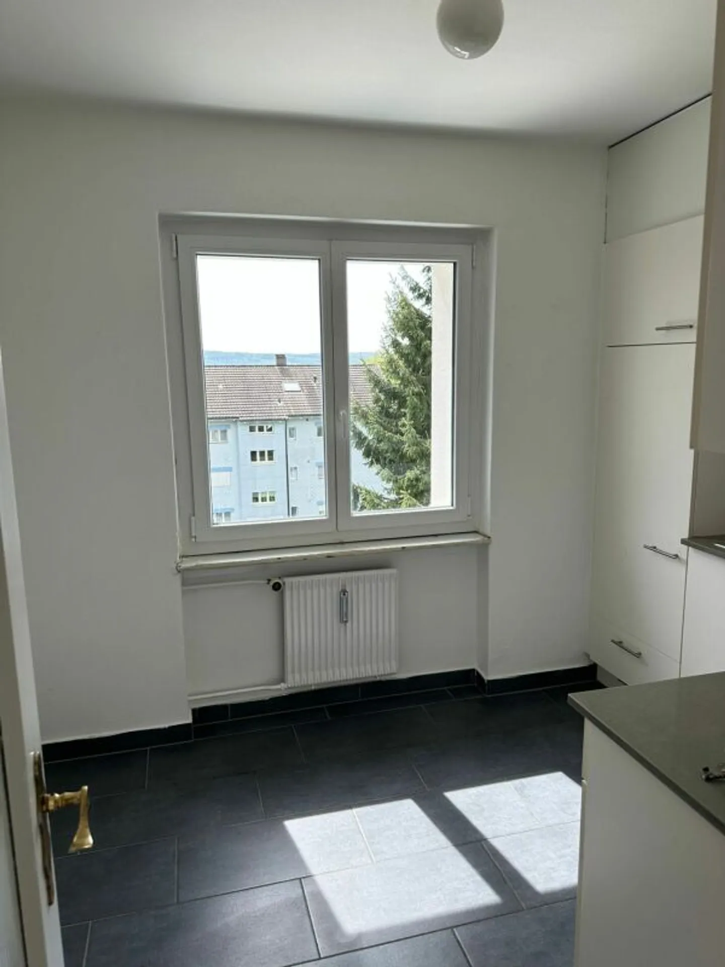 Moderne Wohnung mit Balkon - Foto 2 von 12