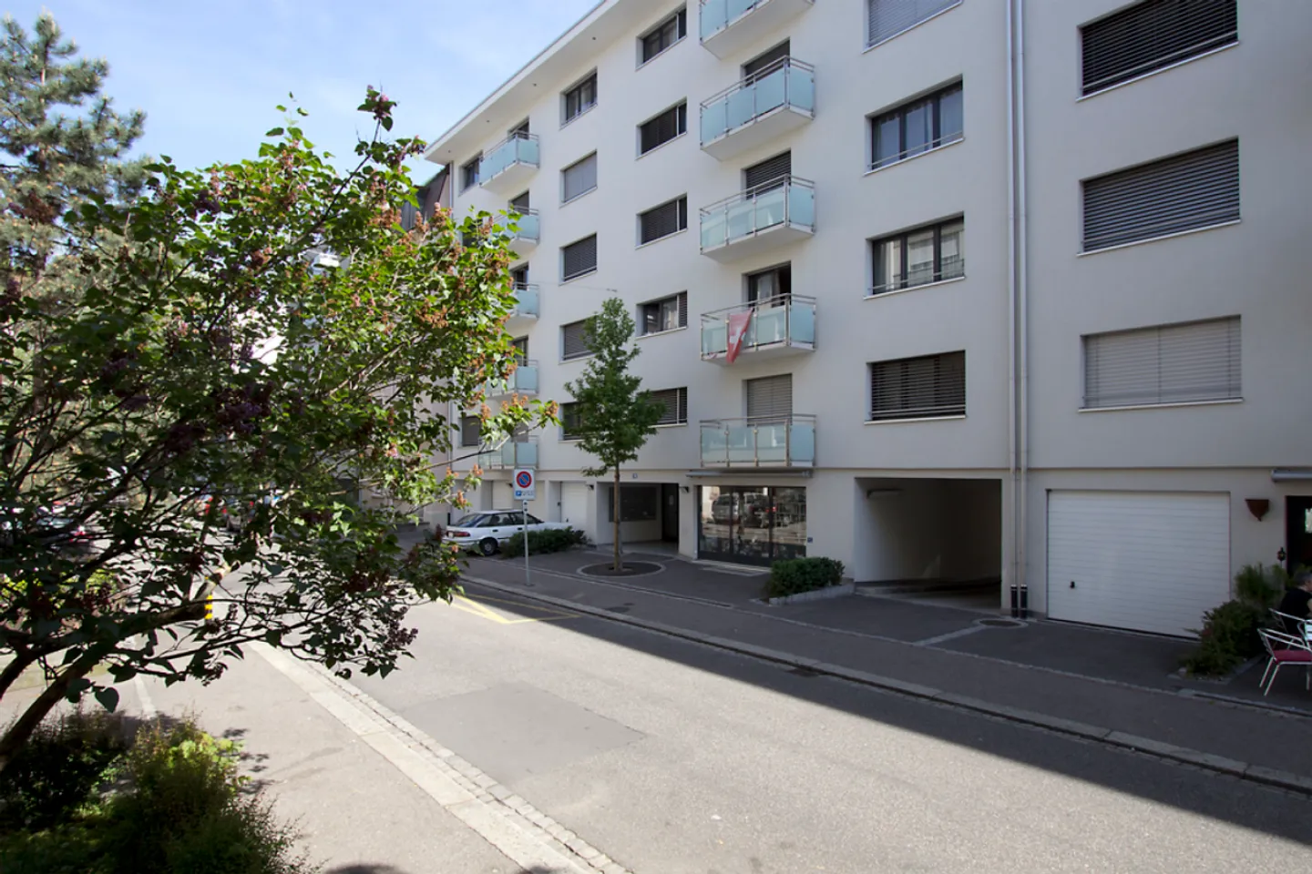 Box de garage spacieux dans le Superblock St. Johann - Photo 2 sur 2