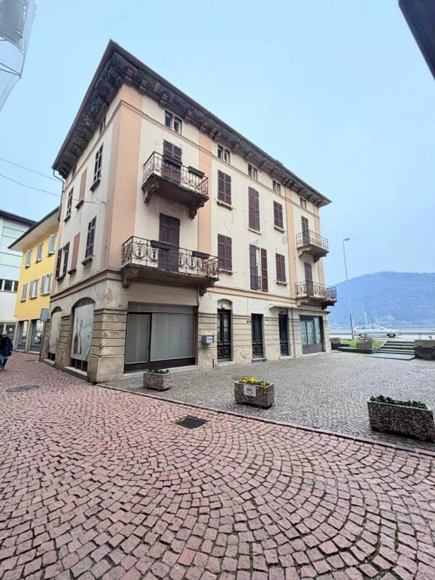 PROPRIÉTÉ GÉNÉRANT DES REVENUS - IMMEUBLE POUR ÉTUDIANTS ET TRAVAILLEURS - Photo 4 sur 8