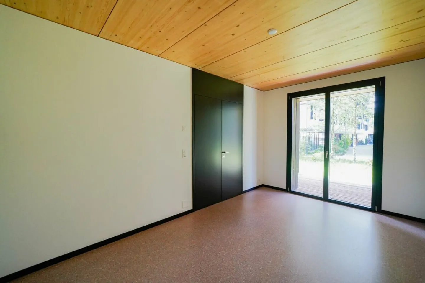 Appartement en rez-de-chaussée exclusif avec des possibilités d'utilisation polyvalentes - Photo 6 sur 13