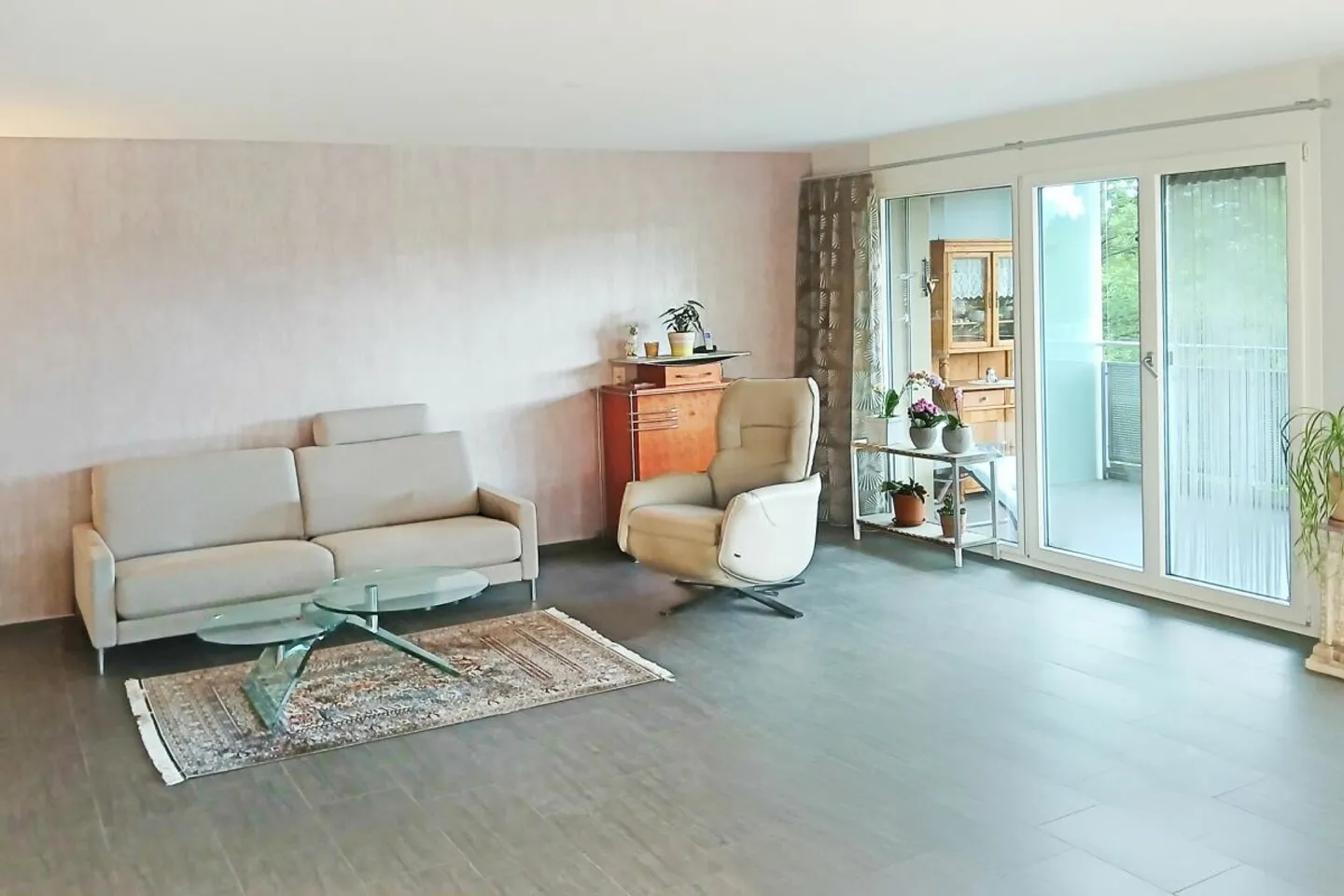 Helle 4.5-Zimmer-Wohnung mit Balkon - Foto 1 von 10