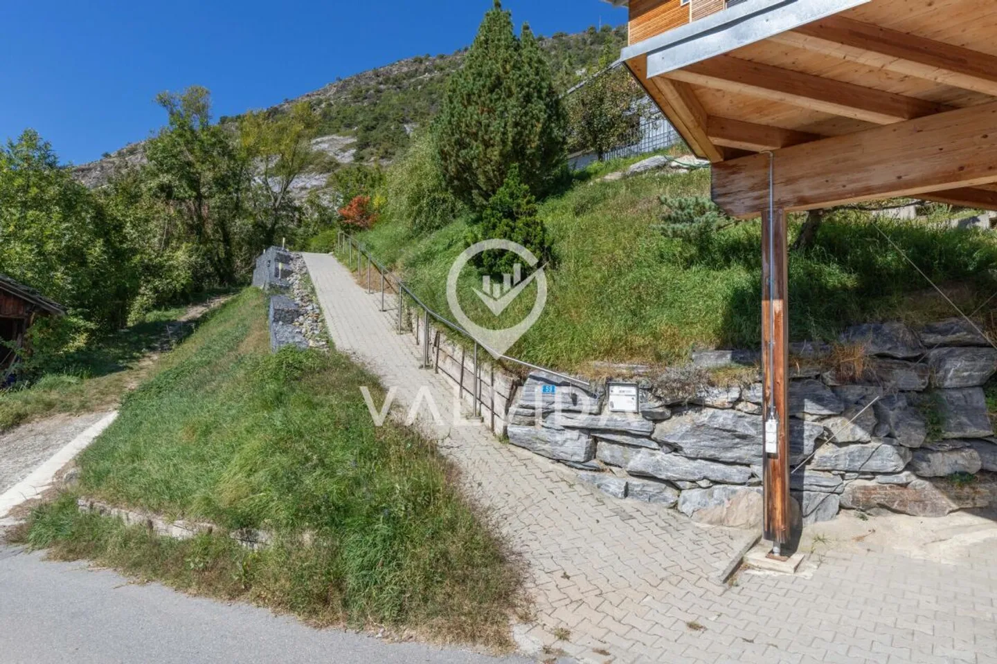 Einfamilienhaus mit Weitsicht auf das Rhonetal - Foto 3 von 13