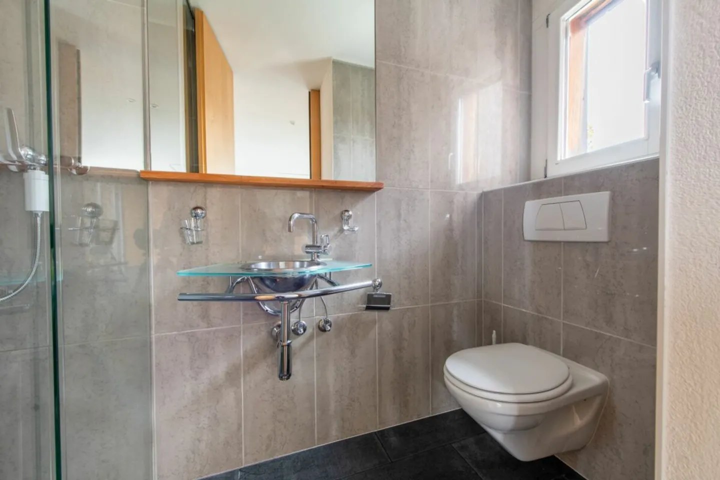 Architecture Meets Nature: Your Retreat with a View - Photo 5 of 13