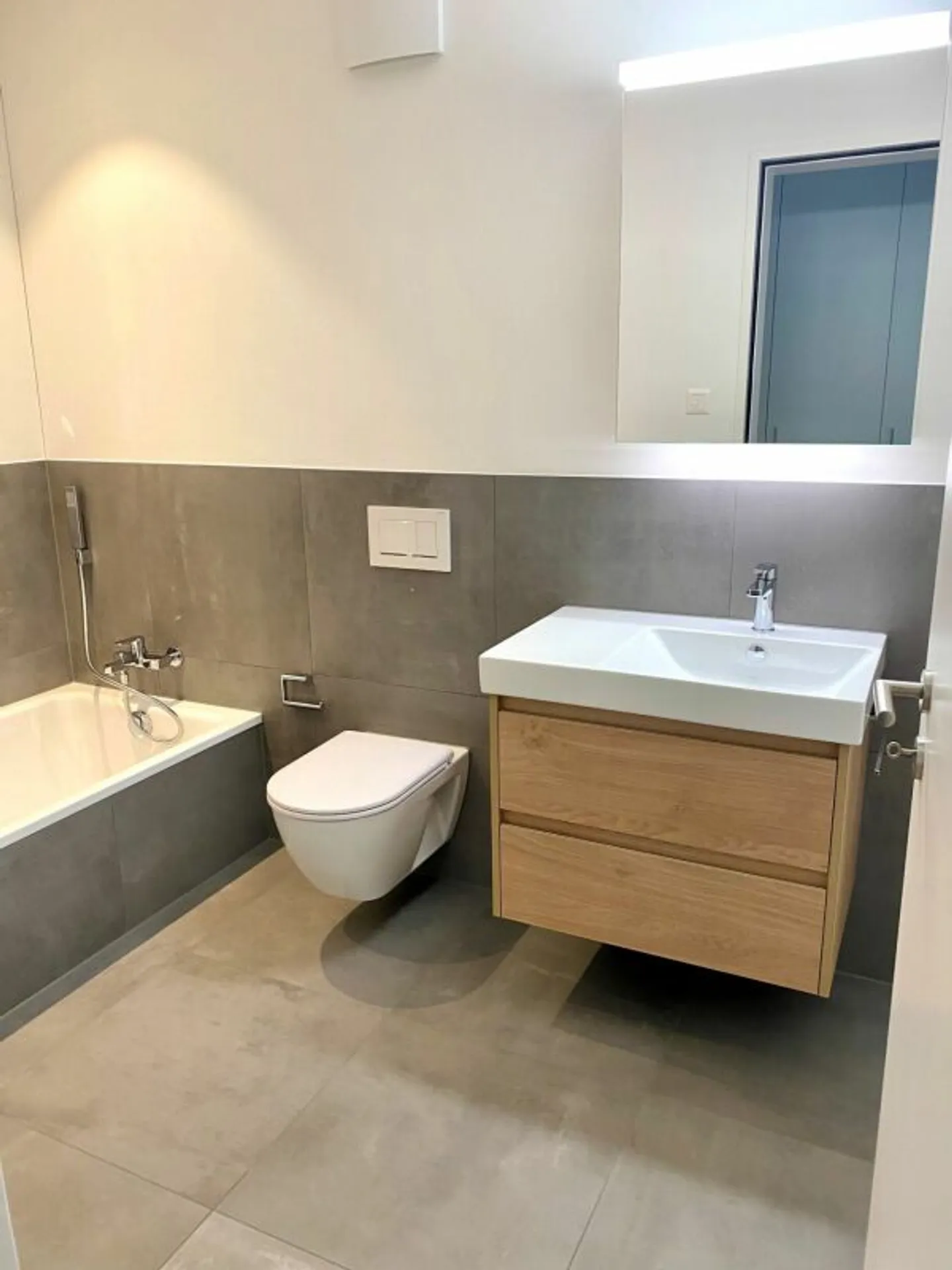 Moderne Wohnung mit grosser Terrasse - Foto 10 von 11