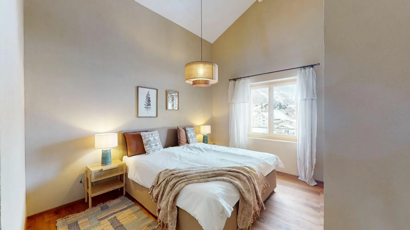 4.5-Room Penthouse Apartment with Management in Tgesa Romana - Photo 6 of 13