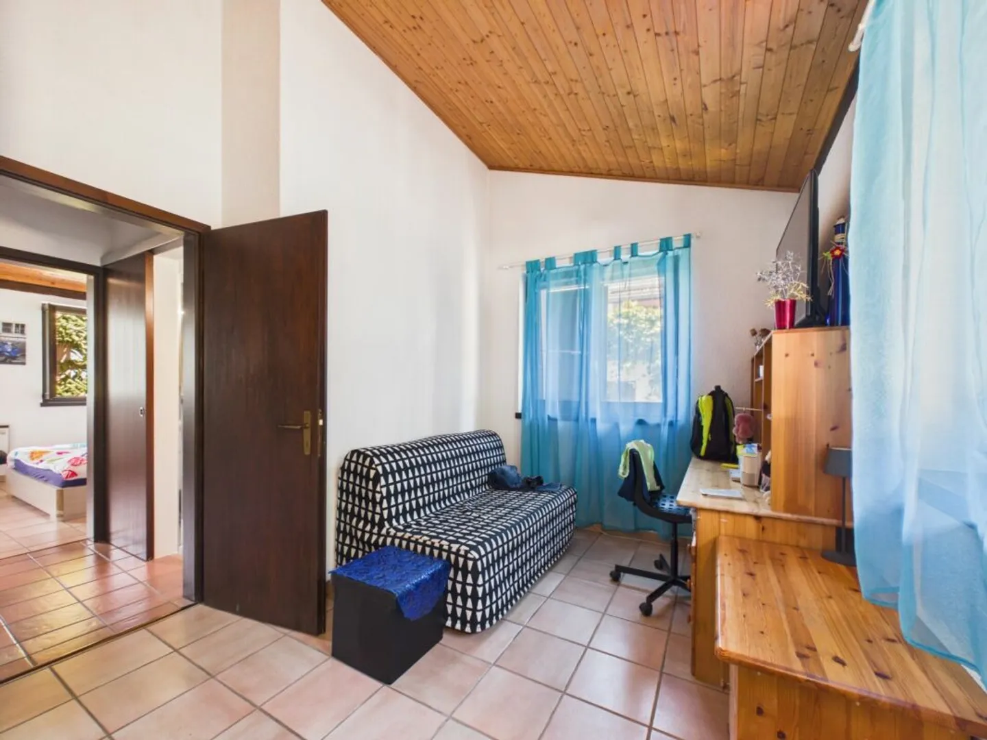 A small Ticinese gem in stone with private garden - Photo 10 of 13