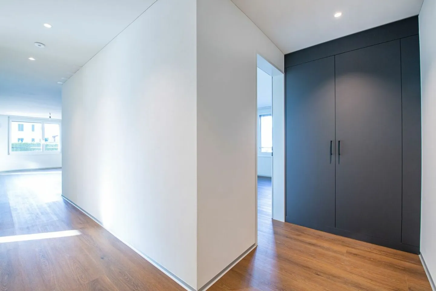 Moderne Maisonette-Wohnung im Herzen von Nänikon - Foto 4 von 13