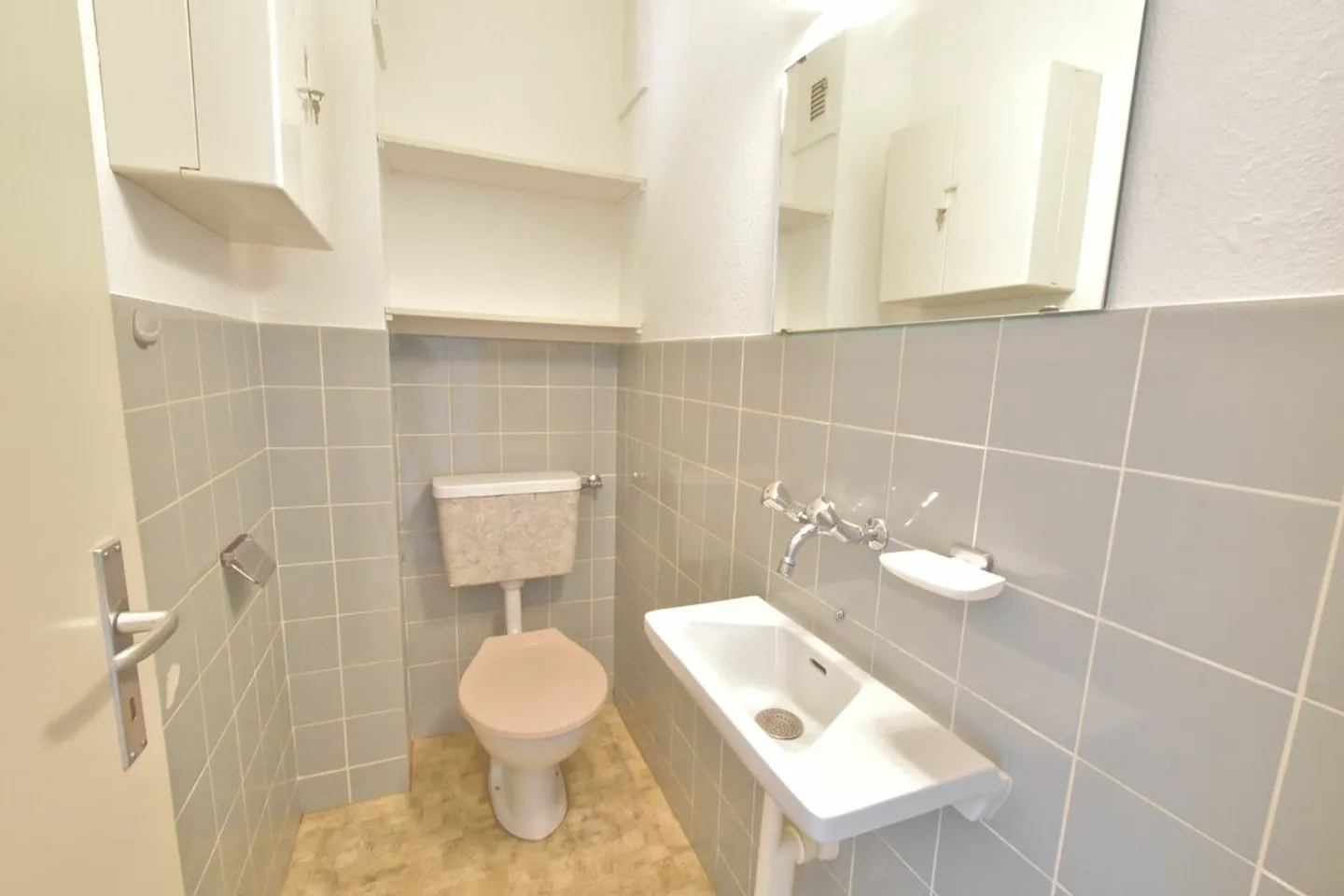 Sunny & bright apartment with balcony in a quiet location - Photo 8 of 9