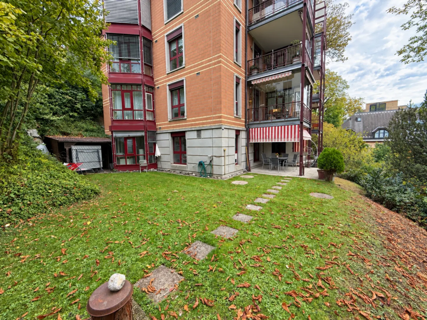 Stylish Apartment with Garden - Photo 10 of 11