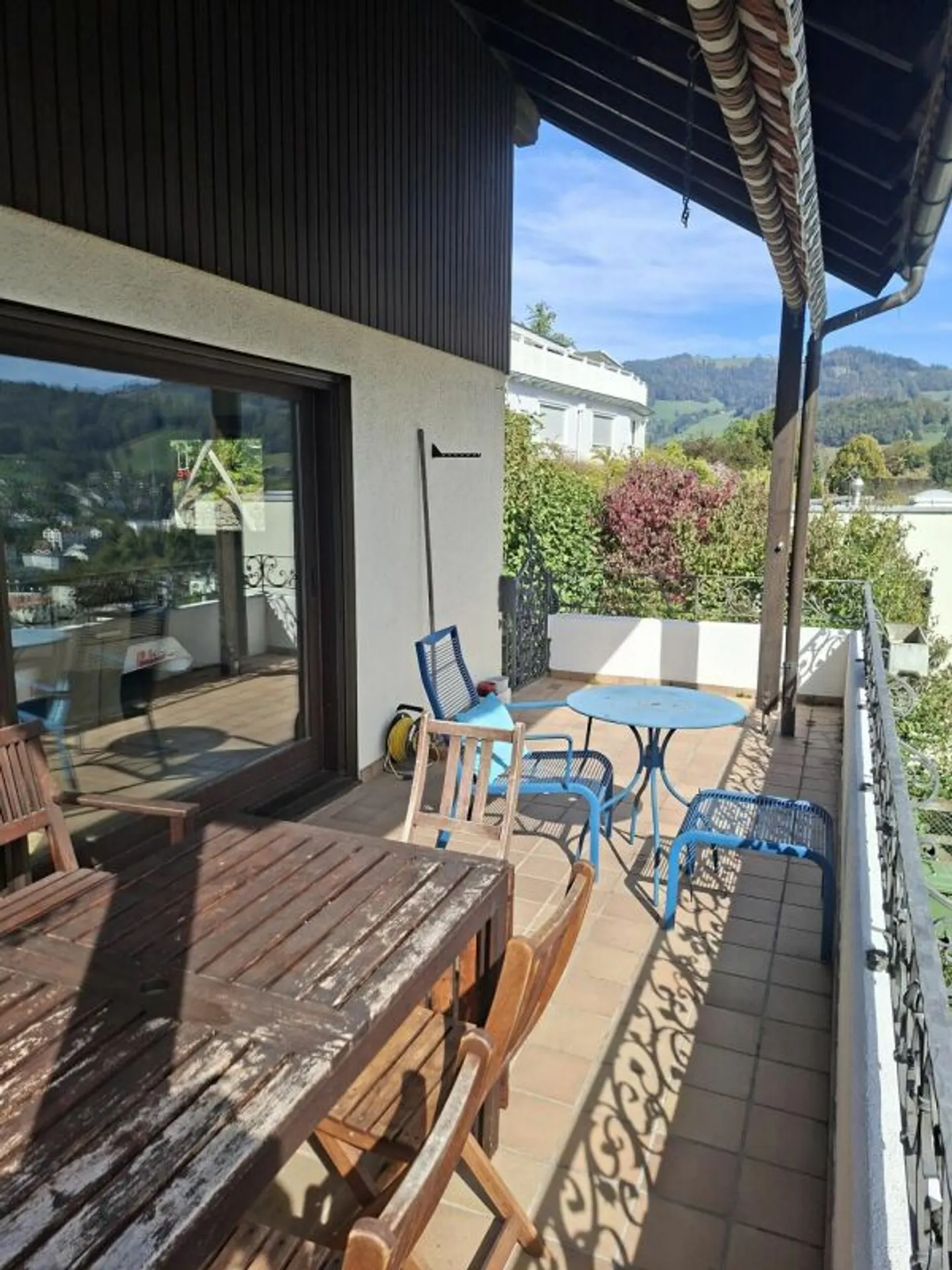 Charming single-family home with stunning views - Photo 3 of 13